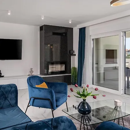 Holiday home Stunning In With Kitchen